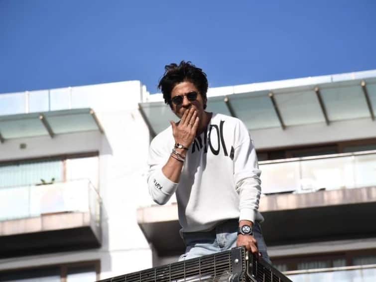 shah-rukh-khan-pleased-salman-khan-and-salim-khan-for-let-him-stay-in-their-house Shah Rukh Khan: વર્ષો બાદ કિંગ ખાને કર્યો ધડાકો, મે તેમના ઘરનું અન્ન ખાધુ છે, તેથી હું આજે શાહરુખ ખાન બન્યો છું