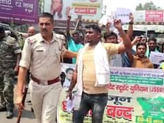 धनबाद में दिखा बंद का असर, शहर में प्रदर्शन की वजह से लगा लंबा जाम, लोग परेशान