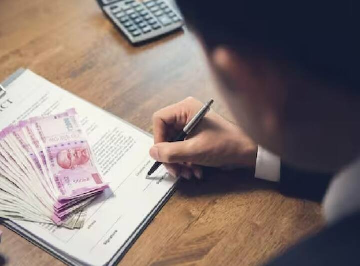 કોઈપણ એક બેંકમાં મોટી રકમની એફડીમાં રોકાણ કરવાને બદલે, તમે નાની રકમની ઘણી એફડીમાં રોકાણ કરી શકો છો. આ તમારા રોકાણમાં વૈવિધ્યીકરણ કરશે.