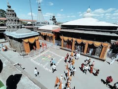 Ashadhi Wari 2023 : याची देही, याची डोळा! तुकाराम महाराजांचं मंदिर सजलं, वारकरी टाळ-मृदुंगाच्या तालावर दंग