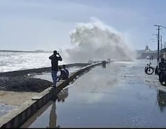 Biparjoy Cyclone: રાજ્યમાં વાવાઝોડાની અસર શરુ, પોરબંદર દરિયામાં ઉછળ્યા ઉંચા મોજા, અનેક જગ્યાએ વરસાદ શરુ