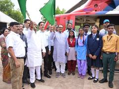 12 साल की नरगिस ने एक साथ पास किए 10वीं और 7वीं के एग्जाम! जानें हेलीकॉप्टर राइड के बाद क्या बोले बच्चे