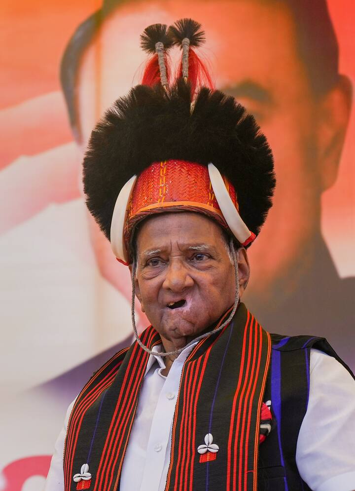 राष्ट्रवादी काँग्रेसच्या कार्यकारी अध्यक्षपदी प्रफुल्ल पटेल आणि सुप्रिया सुळे यांची निवड करण्यात आली आहे. राष्ट्रवादीचे अध्यक्ष शरद पवार यांनी ही घोषणा केली आहे. (PC:PTI)