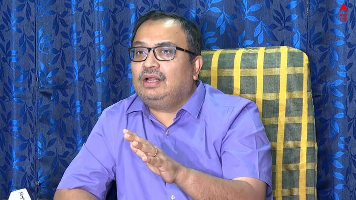 সাগরদিঘির পাল্টা এবার কুণাল ঘোষের (Kunal Ghosh) বায়রন-মডেল ! 'অন্য প্রতীকে জিতলে, বায়রনের (Bayron Biswas) অনুভূতি সংক্রমিত হবে।' পঞ্চায়েত ভোটের (Panchayat Vote) আগেই দলবদল নিয়ে দাওয়াই কুণাল ঘোষের। 'অন্য চিহ্নে দিলে ভোটের পর তৃণমূলে আসবে। তাহলে অহেতুক কেন অন্য চিহ্নে ভোট দেবেন ?' পঞ্চায়েত ভোটের আগেই দলবদল নিয়ে ইঙ্গিতপূর্ণ মন্তব্য করলেন তৃণমূল নেতা।