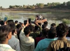 Vadodara: નદીમાં હાથ ધોવા ગયેલા આધેડને મગર પાણીમાં ખેંચી ગયો, ફાયર વિભાગની ટીમ ઘટના સ્થળે