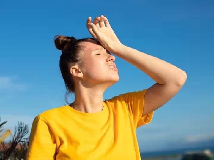 natural-ways-to-stop-or-prevent-excessive-sweating marathi news Health Tips : तुम्हालाही उन्हाळ्यात खूप घाम येतो? 'या' 5 गोष्टी फॉलो करा, काही दिवसांतच फरक जाणवेल