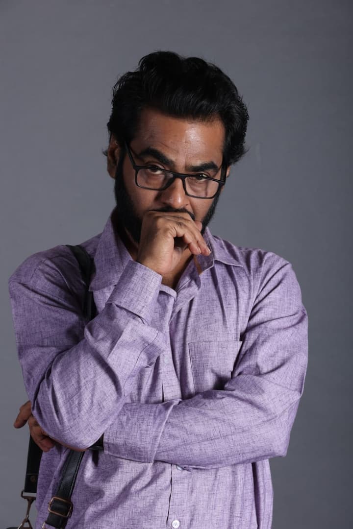 টেলি সিরিয়ালের পরিচিত মুখ প্রান্তিক বন্দ্যোপাধ্যায়কে দেখা যাবে অতনুর চরিত্রে।
