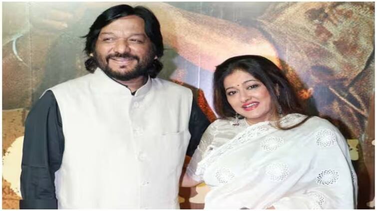 birthday-special-roop-kumar-rathod-love-life-marriage-with-anup-jalota-wife-sunali-seth-unknown-facts Roop Kumar Rathod: ਗਾਇਕ ਰੂਪ ਕੁਮਾਰ ਰਾਠੌੜ ਨੂੰ ਆਪਣੇ ਗੁਰੂ ਅਨੂਪ ਜਲੋਟਾ ਦੀ ਪਤਨੀ ਨਾਲ ਹੋਇਆ ਸੀ ਪਿਆਰ, ਇੰਜ ਮੁਕੰਮਲ ਹੋਈ ਸੀ ਲਵ ਸਟੋਰੀ