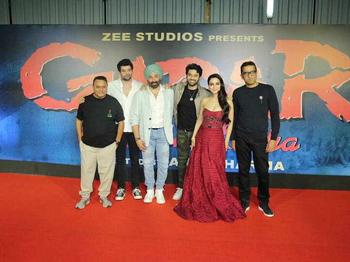 'गदर' सिनेमाच्या शेवटी 'गदर 2'ची झलक दाखवण्यात आली.