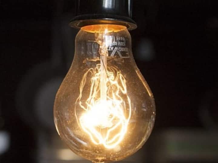 Indore Electricity is being cut for two hours Madhya Pradesh Electricity Regulatory Commission Ann Indore: इंदौर में दो- दो घंटे हो रही है बिजली गुल, कर्मचारियों और साधन की कमी से जूझ रहा विभाग