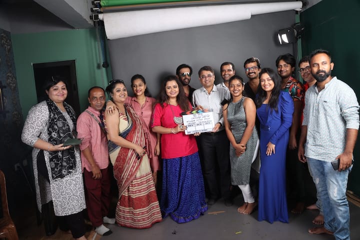 এই ওয়েব সিরিজে মুখ্য চরিত্রে থাকছেন লিজা গোস্বামী। নন্দিনীর স্বামীর অভিনয় দেখা যাবে অভিরাজকে।
