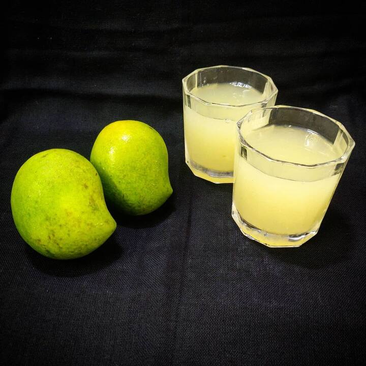 मैंगो शिकंजी पीने से डिहाइड्रेशन की समस्या से बचा जा सकता है. इसके अलावा इसमें एंटीऑक्सिडेंट और फाइबर की भरपूर मात्रा होती है जो ओवरऑल हेल्थ के लिए अच्छा होता है.