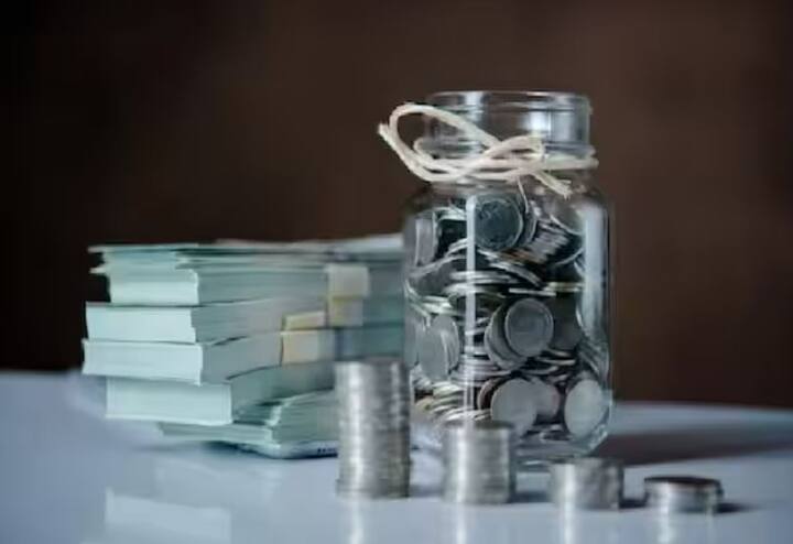 વિવિધ એફડીમાં રોકાણ કરીને, તમને વિવિધ બેંકો દ્વારા ઓફર કરવામાં આવતા વ્યાજ દરોનો લાભ મળશે. સ્મોલ ફાઇનાન્સ બેંકો FD સ્કીમ પર સામાન્ય બેંકો કરતા વધુ ગ્રાહકોને વધુ વ્યાજ દરનો લાભ આપે છે.