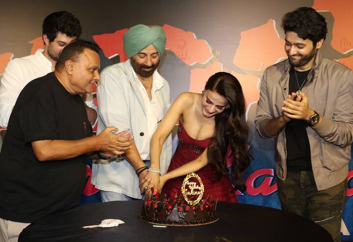 बॉलिवूड अभिनेता सनी देओल आणि अमीषा पटेलचा 'गदर' हा सिनेमा 2001 साली प्रेक्षकांच्या भेटीला आला होता.