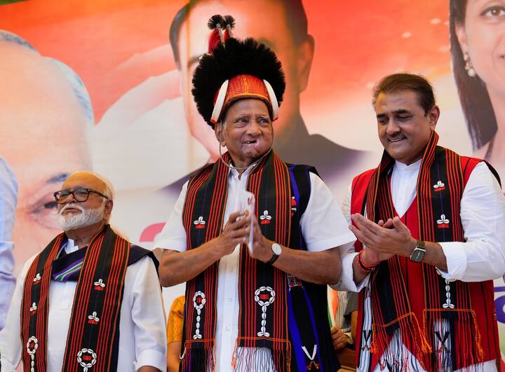 पक्षाच्या रौप्य महोत्सवी वर्धापन दिनानिमित्त राष्ट्रवादी काँग्रेसचे अध्यक्ष शरद पवार (sharad pawar) यांच्या उपस्थितीत दिल्लीत कार्यक्रमाचे आयोजन केलं होतं (PC:PTI)