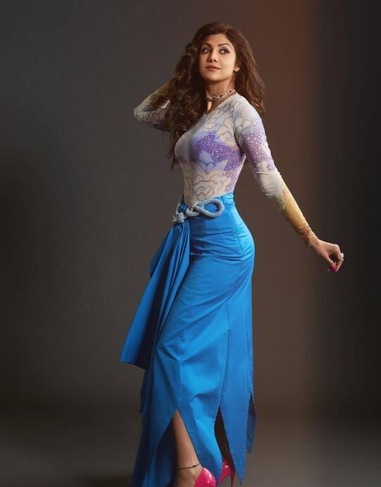 चुकी थी, जिससे राज ने तलाक ले लिया था. शिल्पा की शादी की अनाउंसमेंट के बाद लोग शिल्पाशिल्पा शेट्टी ने लंदन के बिजनेसमैन राज कुंद्रा से शादी की है. शिल्पा से पहले राज की एक शादी हो  पर आरोप लगाने लगे कि उन्होंने पैसों के लिए राज का घर तोड़ा है. इस पर शिल्पा ने कहा था कि उन्होंने किसी का घर नहीं तोड़ा. जब वह राज से मिली, तब राज पहले ही अपनी पहली पत्नी से तलाक का मन बना चुके थे.