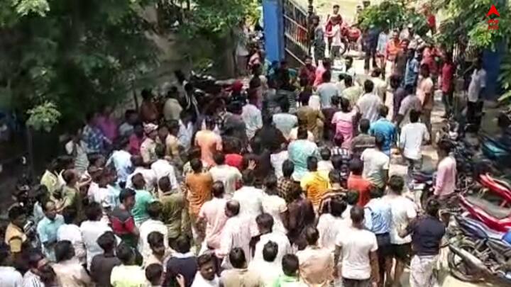 এদিকে, বাঁকুড়ার বিষ্ণুপুরে মনোনয়ন ঘিরেও অশান্তির আবহ তৈরি হয়েছে। বিজেপি প্রার্থীদের মারধরের অভিযোগ উঠল তৃণমূলের বিরুদ্ধে। বিজেপির বিষ্ণুপুর গ্রামীণ মণ্ডল ১-এর সভাপতি তপন মাজুরির নেতৃত্বে এদিন ৫০ জন বিজেপি প্রার্থী মনোনয়ন জমা দিতে যান। বিডিও অফিসে ঢোকার আগেই তাঁদের মারধর করা হয় বলে অভিযোগ।