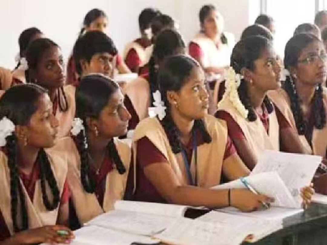School Special classes: தாமதமாக திறக்கப்படும் பள்ளிகள்.. சனிக்கிழமைதோறும் பள்ளிகள் நடத்த பள்ளிக்கல்வித்துறை முடிவு..