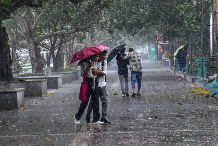 monsoon update imd latest weather update in india maharashtra rainfall latest news Monsoon Update : आजपासून देशात पुन्हा पावसाची हजेरी, महाराष्ट्रासह 'या' राज्यांनाही मिळणार दिलासा