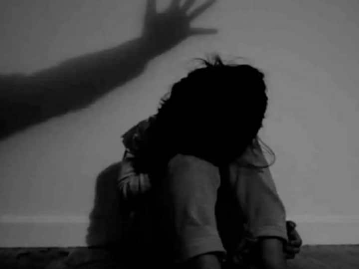 2 girls were gang raped in Fazilka  10-12 boys abducted the girls sitting at the dhaba ਫਾਜ਼ਿਲਕਾ 'ਚ 2 ਲੜਕੀਆਂ ਨਾਲ ਸਮੂਹਿਕ ਬਲਾਤਕਾਰ, ਢਾਬੇ 'ਤੋਂ 10-12 ਲੜਕਿਆਂ ਨੇ ਅਗਵਾ ਕਰ ਦਿੱਤਾ ਵਾਰਦਾਤ ਨੂੰ ਅੰਜਾਮ
