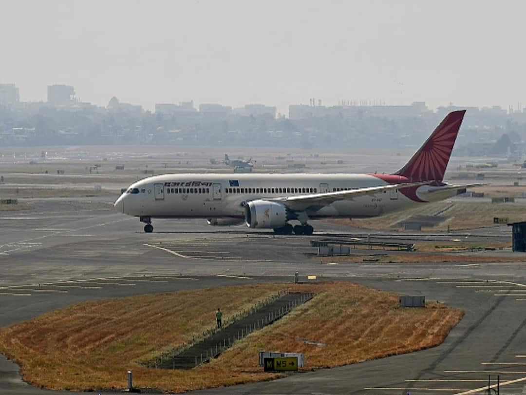 Air India Resolves Glitch In Stranded Boeing Plane In Magadan; Aircraft Safely Lands In Mumbai Air India Resolves Glitch In Stranded Boeing Plane In Magadan; Aircraft Safely Lands In Mumbai