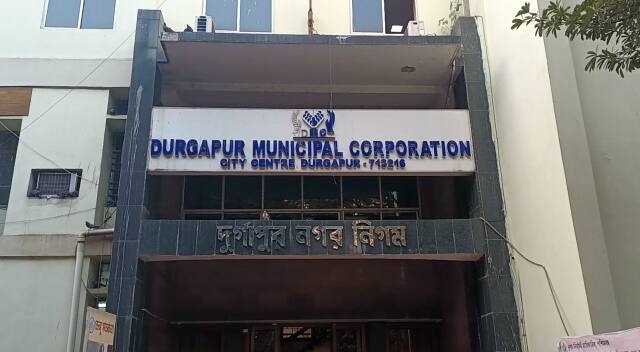 Durgapur municipality Controversy over the invitation of tenders for appointment of astrologers for ecology in the chief administrator's chamber Durgapur News: পুরসভায় মুখ্য প্রশাসকের চেম্বারে বাস্তুশাস্ত্রের জন্য জ্যোতিষী নিয়োগের টেন্ডার ঘিরে বিতর্ক