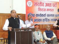 पूर्व सीएम जयराम ठाकुर का प्रदेश सरकार पर तंज, बोले- स्कूल बंद कर शराब के ठेके खोल रही सुक्खू सरकार