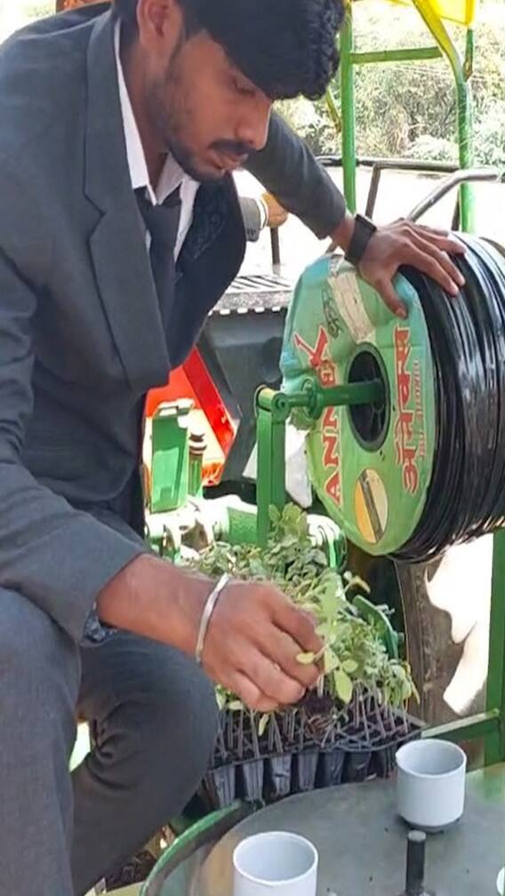 कोपरगावच्या पोरांनी शेतकऱ्यांसाठी बनवलं भन्नाट यंत्र!