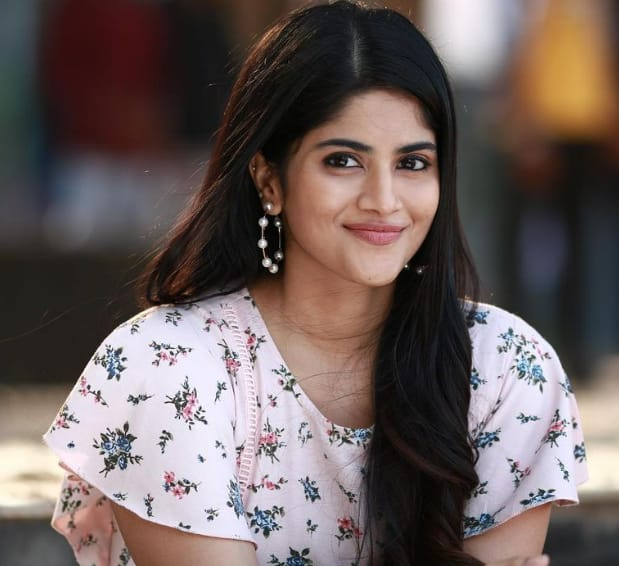 என்னை நோக்கி பாயும் தோட்டா படத்தில் வரும் மறுவார்த்தை பேசாதே பாடல் பட்டி தொட்டியெங்கும் ஒலித்தது.