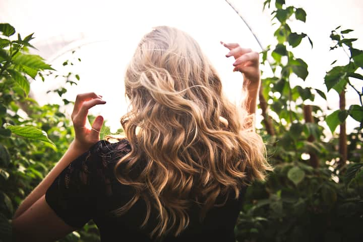 Hair Care Tips: যাঁদের চুলে কোনওরকমের সমস্যা রয়েছে তাঁরা চুলে রঙ না করাই মঙ্গলের। সমস্যা না থাকলেও চুলে রঙ করলে ক্রমশ চুলের স্বাস্থ্য খারাপ হয়।