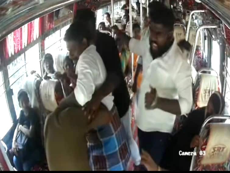 Mayiladuthurai news Brutal attack on the bus conductor by blocking the way  CCTV footage goes viral on social media TNN Crime: ஓடும் பேருந்தை வழி மறித்து நடத்துநர் மீது கொடூர தாக்குதல் - சீர்காழியில் பரபரப்பு