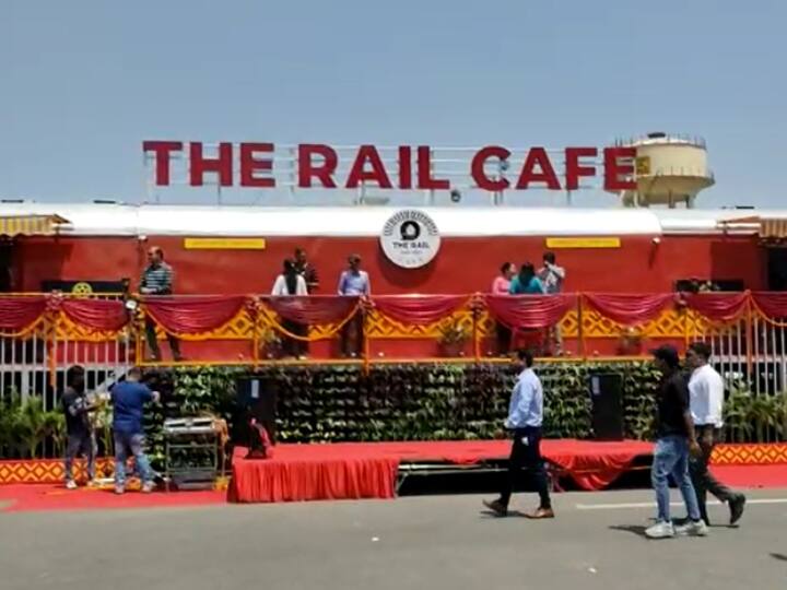 Restaurant on Wheels country first two bogie rail cafe started in Bareilly MP Santosh Gangwar inaugurated ANN UP News: देश का पहला रेल कैफे बरेली में शुरू, 24 घंटे इन लजीज खानों का ले सकेंगे आनंद