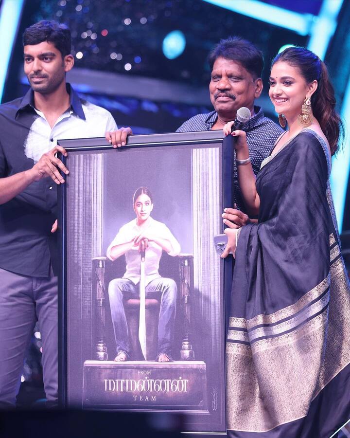 இந்த இசை வெளியீட்டு விழாவில் கமல்ஹாசன் உள்ளிட்ட பல திரை பிரபலங்கள் கலந்து கொண்டனர்.