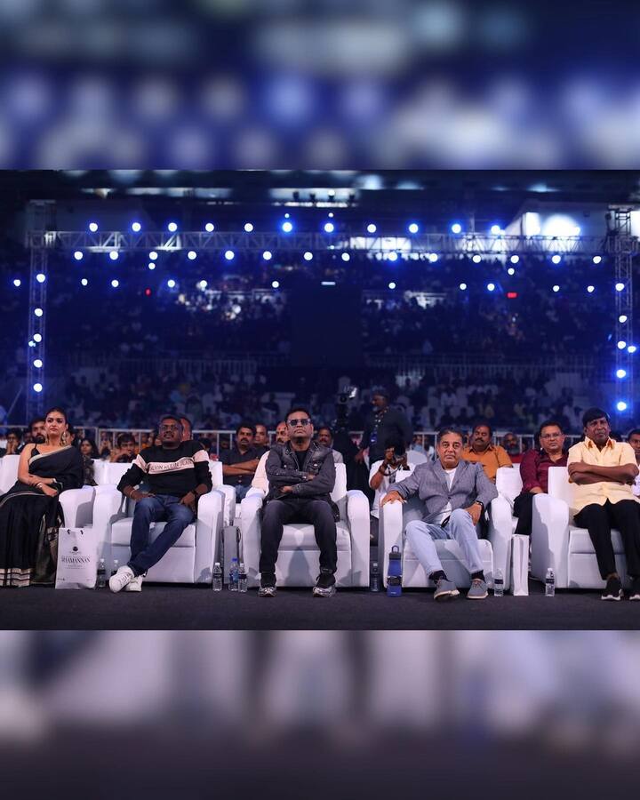 தற்போது மாமன்னன் இசை வெளியீட்டு விழாவில் எடுக்கப்பட்ட புகைப்படங்களை கீர்த்தி சுரேஷ் தனது இன்ஸ்டாகிராம் பக்கத்தில் பதிவிட்டுள்ளார்.