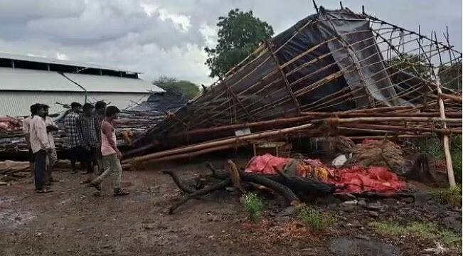 नाशिक जिल्ह्यातील लासलगाव परिसरात मान्सूनपूर्व मोसमी पावसाने दमदार हजेरी लावली..गेल्या काही दिवसांपासून परिसरात उन्हाचा तडाखा वाढला होता..