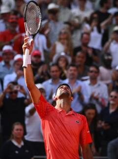 French Open: ছুঁলেন ক্রিস এভার্টকে, আলকারাজকে হারিয়ে ষষ্ঠবার ফরাসি ওপেনের ফাইনালে জোকার