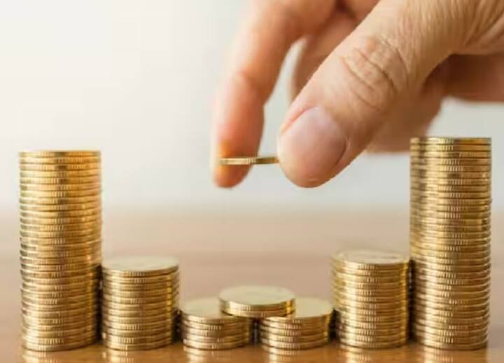 ઘણીવાર લોકો રોકાણ કરતી વખતે તમામ પૈસા મોટી એફડીમાં મૂકી દે છે. આવી સ્થિતિમાં તેમને કટોકટીની સ્થિતિમાં ભંડોળની અછતનો સામનો કરવો પડે છે. આવી સ્થિતિમાં, અલગ-અલગ FD સ્કીમમાં રોકાણ કરવાનો પ્રયાસ કરો જેથી જ્યારે તમને થોડા પૈસાની જરૂર હોય ત્યારે તમારે આખી FD તોડવી ન પડે.