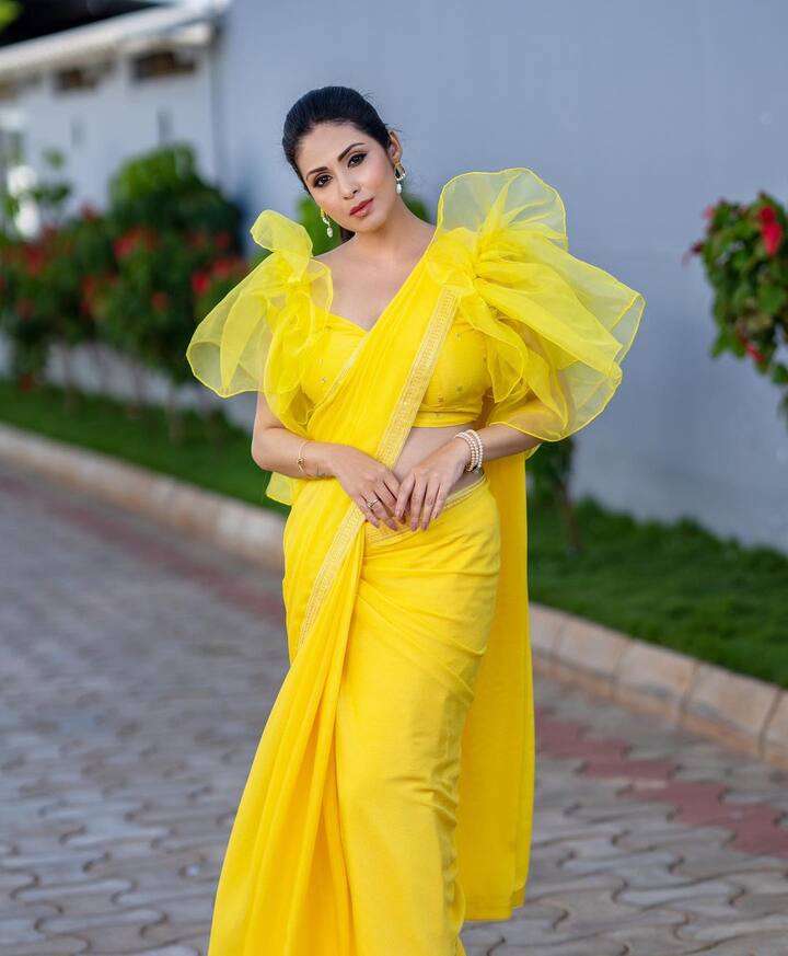 இவர் ஜெயம், அன்னியன், உன்னாலே உன்னாலே உள்ளிட்ட பிரபலமான படங்களில் நடித்துள்ளார்.