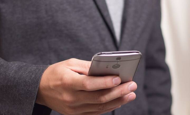 নতুন করে কথা হচ্ছে বলেই সারাক্ষণ তাঁকে মেসেজ বা ফোন করবেন না। এতে গুরুত্ব হারাবেন নিজেই। ক্ষমাপ্রার্থনা বা ফিরে আসার আর্জি তো একেবারেই জানাবেন না। দুর্বল হয়ে পড়লেও, নিজের আত্মসম্মান বজায় রাখুন।                                               ডিসক্লেইমার : কপিতে উল্লেখিত দাবি, পদ্ধতি পরামর্শস্বরূপ। প্রয়োজনীয় চিকিৎসাপদ্ধতি/ডায়েট ফলো করার জন্য অবশ্যই বিশেষজ্ঞ / চিকিৎসকের সঙ্গে কথা বলুন ও সেইমতো নিয়ম মেনে চলুন।