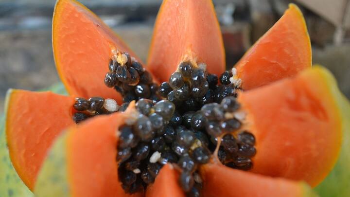 Papaya for Skin Care: খাওয়ার পাশাপাশি রূপচর্চাতেও পাকা পেঁপের জুড়িমেলা ভার।