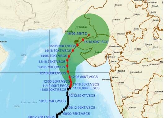 Biparjoy Cyclone 420 km SSW of Porbandar  Biparjoy cyclone: 15 જૂને વાવાઝોડું સૌરાષ્ટ્ર-કચ્છને ધમરોળશે, જાણો પોરબંદરથી  કેટલા કિલોમીટર દૂર