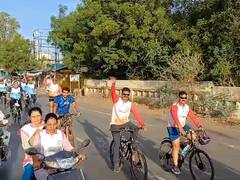 विठूचा गजर हरिनामाचा झेंडा रोविला... आषाढीपूर्वी राज्यातील 2 हजार सायकलस्वारांची 'सायकल वारी'