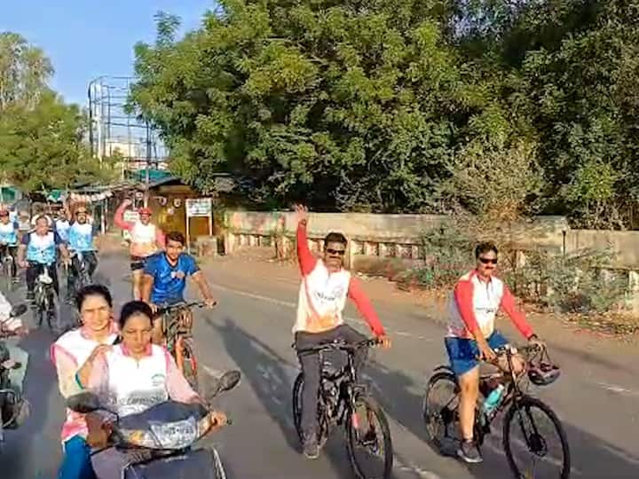 राज्यातील 39 गावांमधून आज 2 हजार सायकल स्वारांनी सायकल वारी करत विठुनामाचा जयघोष केला.