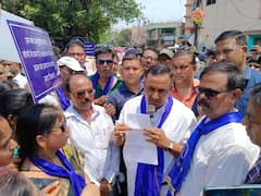 जाति और आवासीय प्रमाण पत्र में लगातार आ रही परेशानी, मंत्री आवास पहुंचे रजक समाज के लोग 