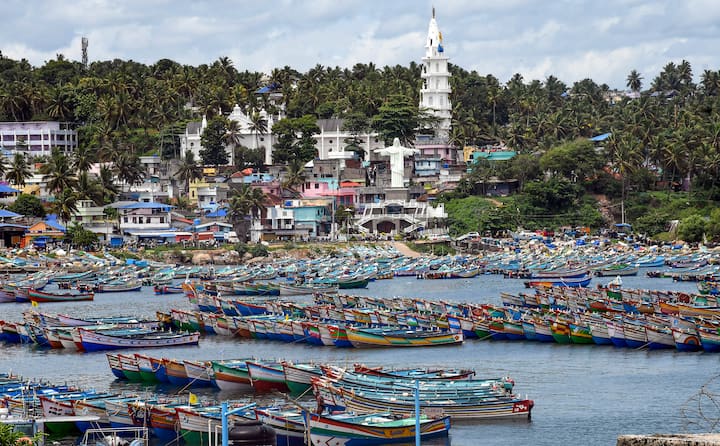 बिपरजॉय चक्रीवादळ तौक्तेनंतरच सर्वात शक्तिशाली वादळ असल्याचं बोललं जात आहे. जेव्हा चक्रीवादळ धडकणार तेव्हा वाऱ्यांचा ताशी वेग 125 ते 135 किलोमीटरपर्यंत राहण्याचा अंदाज भारतीय हवामान विभागाने वर्तवला आहे.