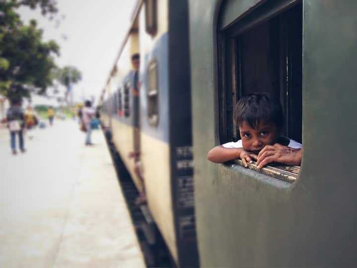 क्या ट्रेन में बोगी और कोच दो अलग-अलग चीज होती हैं? तो फिर हम सफर किसमें करते हैं? Railway knowledge know the Difference between bogi and coach in a train क्या ट्रेन में बोगी और कोच दो अलग-अलग चीज होती हैं? तो फिर हम सफर किसमें करते हैं?