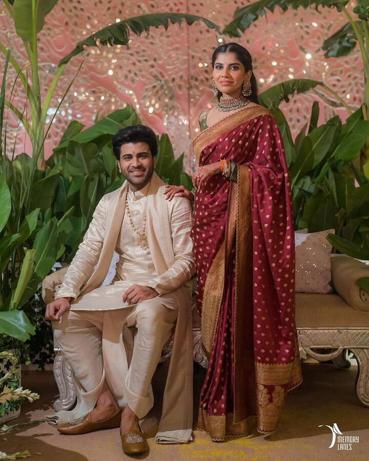 ప్రస్తుతం ఈ ఫోటోలు తెగ వైరల్ అవుతున్నాయి. Photo Credit: Sharwanand/Instagram