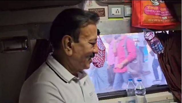 गिरीश महाजन यांना याबाबत विचारले असता मी आमदार असल्यापासूनच एकटा प्रवास करत असल्याचे त्यांनी सांगितले.