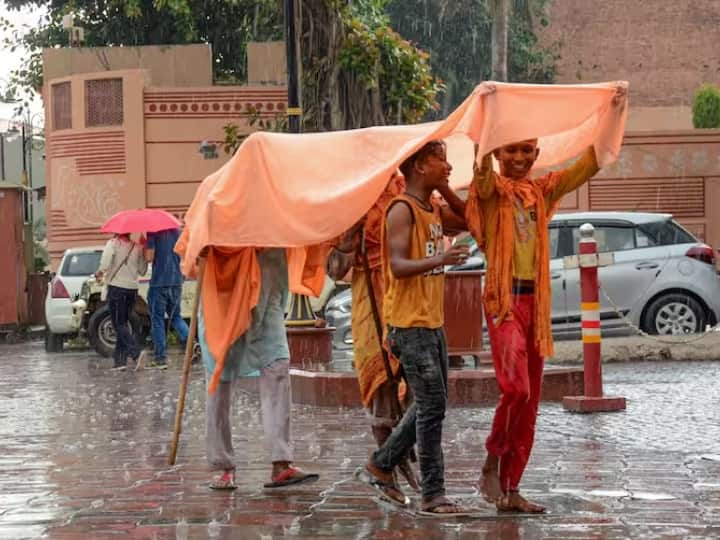 Imd Weather Update alert for rain in kerala maharastra heatwave in up delhi know update Weather Updates: केरल से महाराष्ट्र तक बारिश ही बारिश, मगर अभी यहां सताएगी भीषण गर्मी, पढ़ें देशभर का मौसम अपडेट