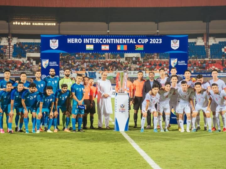 Intercontinental Cup 2023: इंटरकॉन्टिनेंटल कप में भारतीय टीम से मिले ओडिशा सीएम नवीन पटनायक, टीमों को दी शुभकामनाएं